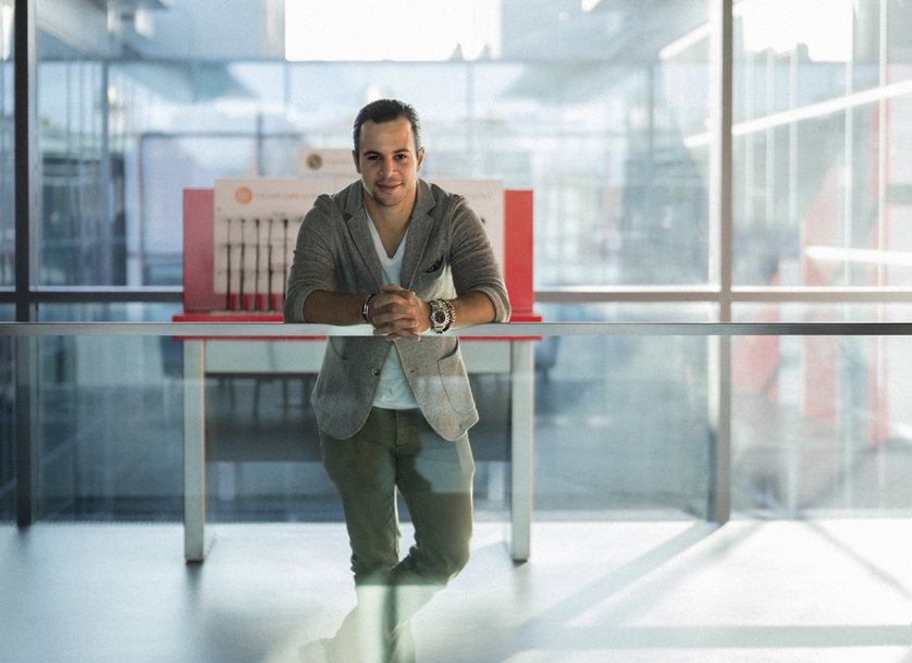 il personale di sicurezza addetto al trasporto di SOS Cash & Value aumenta la sicurezza nello svolgimento delle proprie funzioni grazie al gilet high-tech di Wearin’